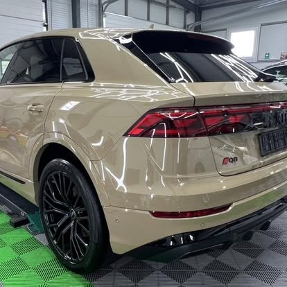 SUV bej · exterior, fotografie publicată de Dayanis Detailing